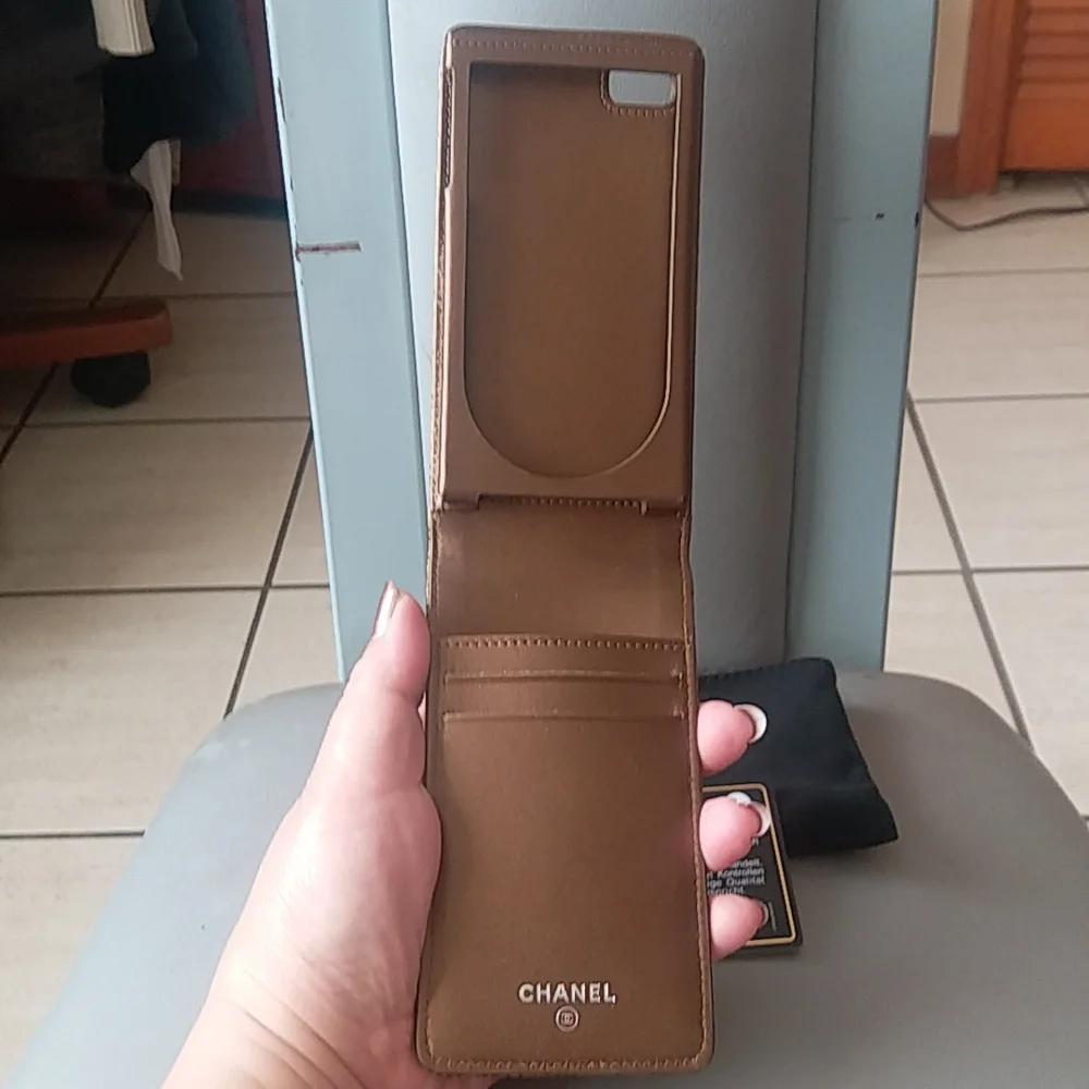 Authentic Chanel Caviar -iPhone 4 case wallet